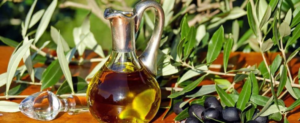 olive-oil-oil-food-carafe-162667 edit finale
